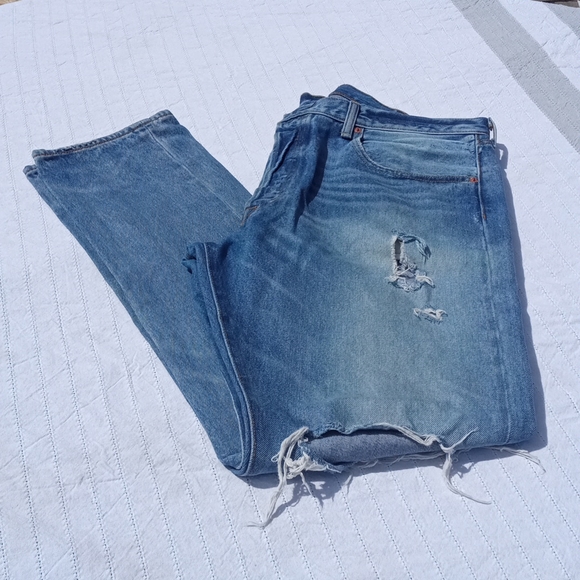 Levi Strauss & Co. 501 Relaxed Fit Ripped Jeans W38 L34 - Picture 1 of 7